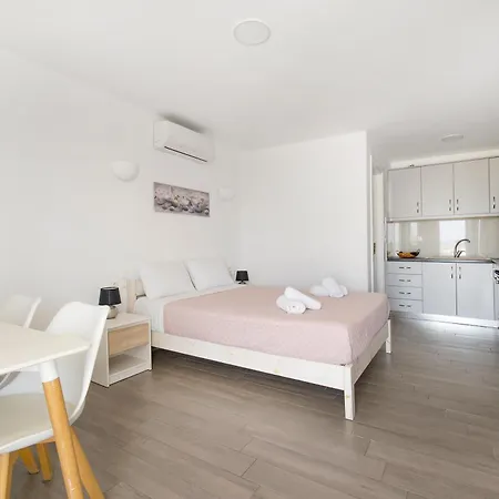 Oniropetra Apartments Mykonos Plintri Room photo